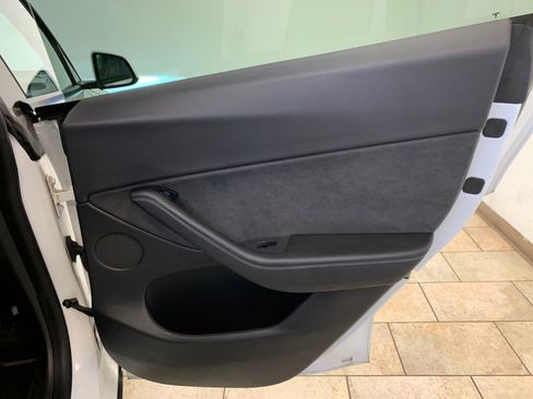 Used 2021 Tesla Model Y Long Range image 47