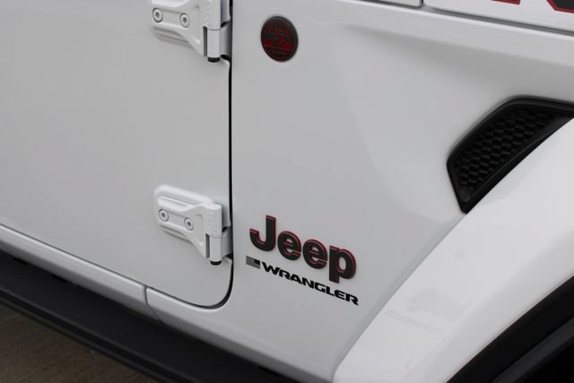 Used 2025 Jeep Wrangler Unlimited Rubicon AWD/4WD image 2