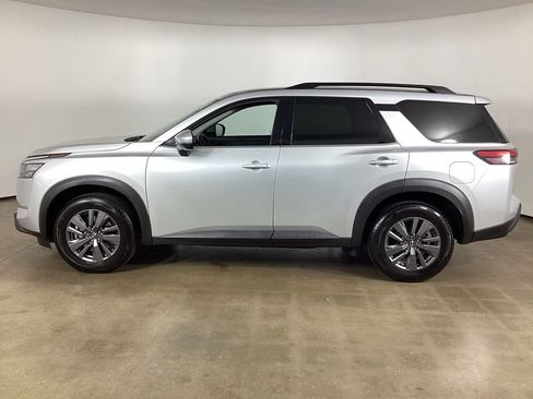 Used 2024 Nissan Pathfinder SV FWD image 8