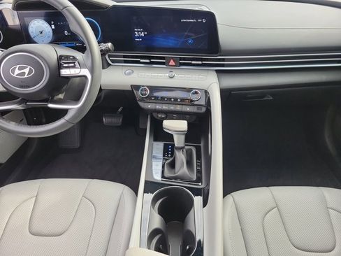 Used 2024 Hyundai Elantra Limited image 5