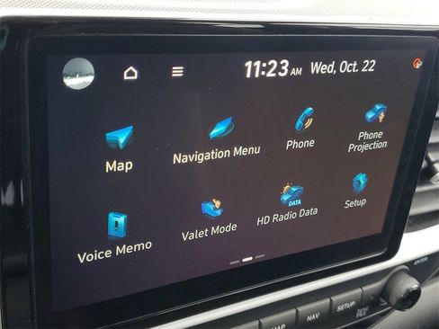 Used 2023 Hyundai Venue Limited image 16