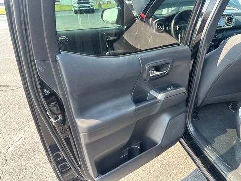 Used 2023 Toyota Tacoma TRD Off-Road image 21