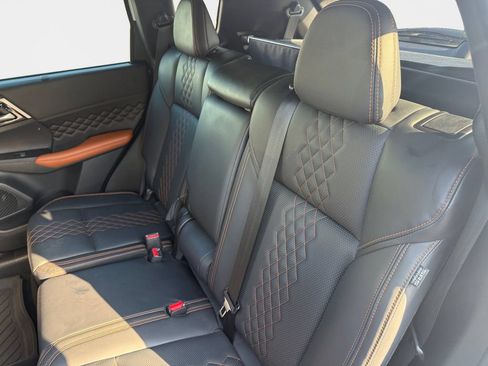 Used 2023 Mitsubishi Outlander SEL AWD/4WD image 9