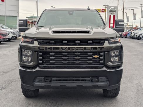 Used 2022 Chevrolet Silverado 2500 Custom w/ Custom Value Package image 11