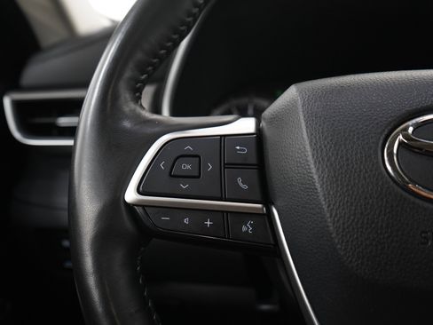 Used 2025 Toyota Highlander XLE AWD/4WD image 28