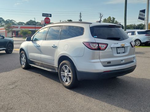 Used 2017 Chevrolet Traverse LT FWD image 4