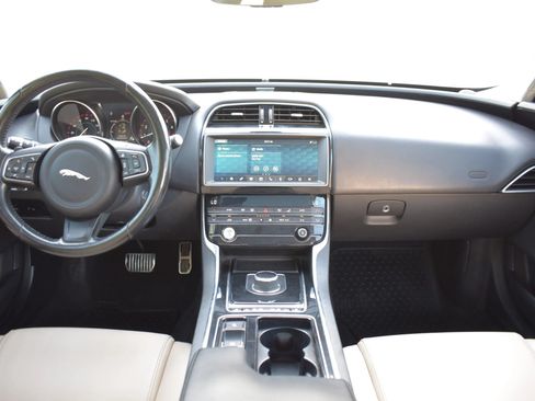 Used 2019 Jaguar XE Premium AWD/4WD image 14