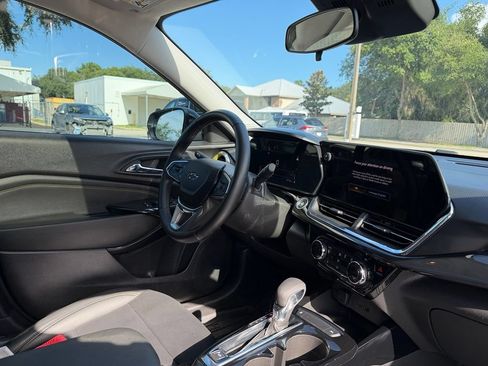 Used 2024 Chevrolet Trax ACTIV w/ Sunroof Package FWD image 30