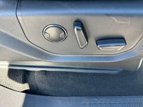 Used 2024 Ford Expedition Limited image 16