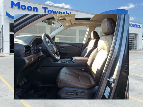New 2026 Honda Pilot Touring image 3
