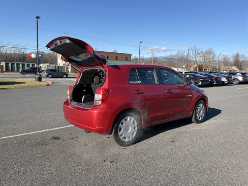 Used 2014 Scion xD image 28