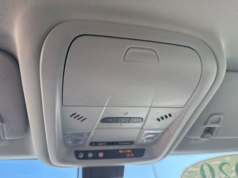 Used 2020 Chevrolet Equinox Premier image 31