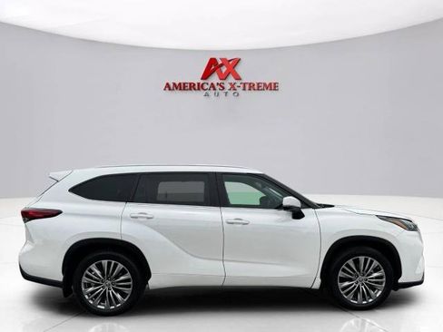 Used 2021 Toyota Highlander Platinum AWD/4WD image 6
