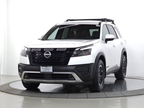 Used 2025 Nissan Pathfinder Rock Creek AWD/4WD image 4