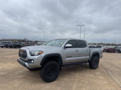 Used 2020 Toyota Tacoma TRD Off-Road image 8