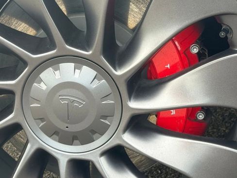 Used 2023 Tesla Model Y Performance image 39