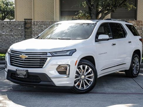 Used 2023 Chevrolet Traverse Premier image 11