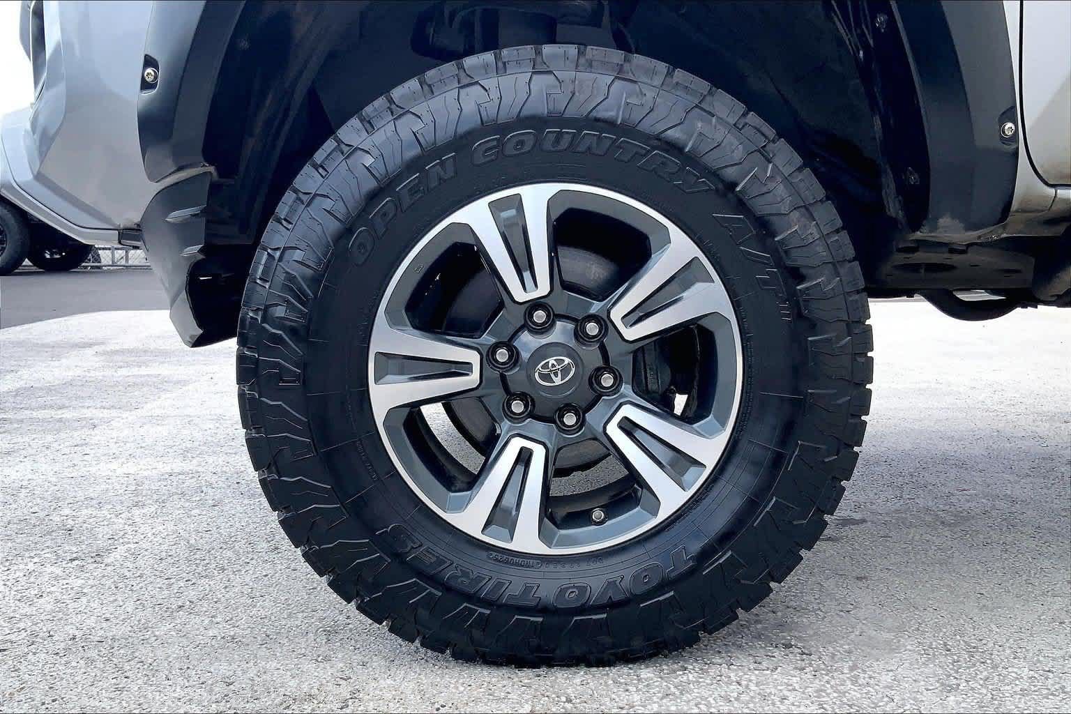 Used 2017 Toyota Tacoma 2WD Double Cab image 8