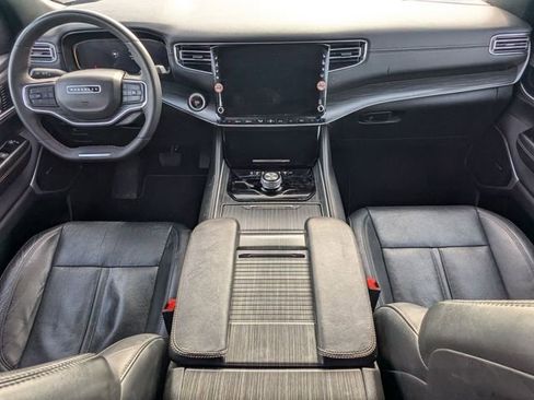 Used 2024 Jeep Wagoneer Series II w/ Flexible Seating Group AWD/4WD image 16