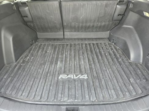 Used 2022 Toyota RAV4 LE image 28