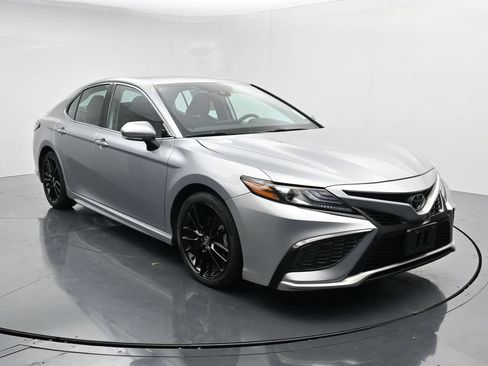 Used 2024 Toyota Camry XSE FWD image 2