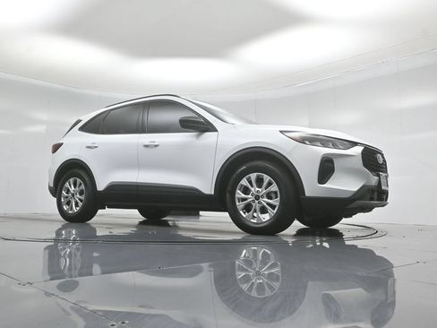 Certified 2025 Ford Escape Active w/ Tech Pack #1 FWD image 4