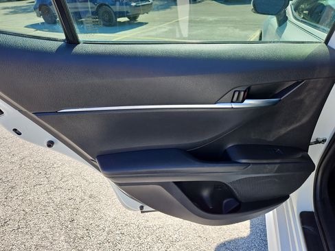 Used 2023 Toyota Camry SE image 10