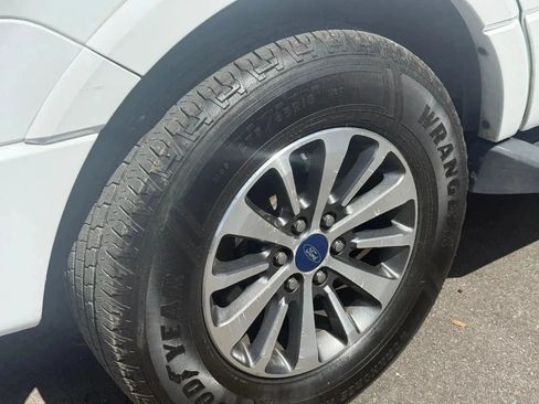 Used 2017 Ford Expedition XLT RWD image 20