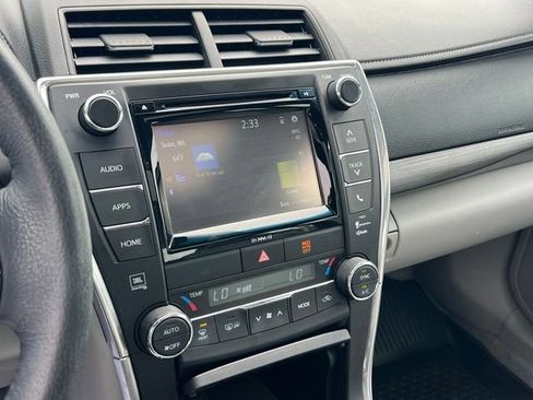 Used 2017 Toyota Camry XLE FWD image 18