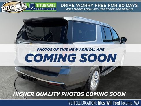 Used 2022 Chevrolet Suburban LT AWD/4WD image 4