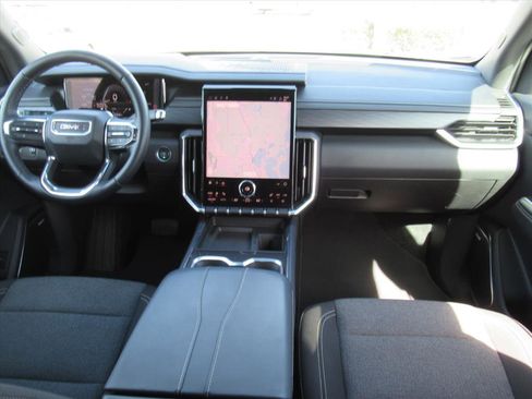 Used 2025 GMC Acadia Elevation image 11