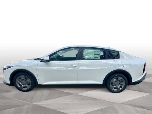 New 2025 Kia K4 LX image 5