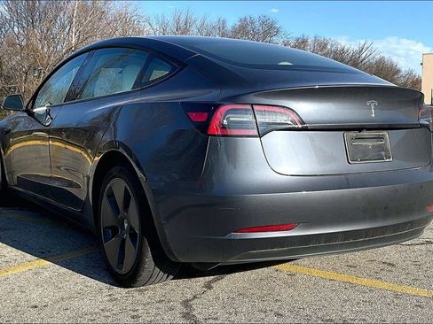 Used 2023 Tesla Model 3 Standard Range image 4