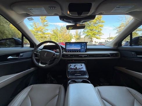 Certified 2022 Lincoln Nautilus FWD w/ Premium Package image 6