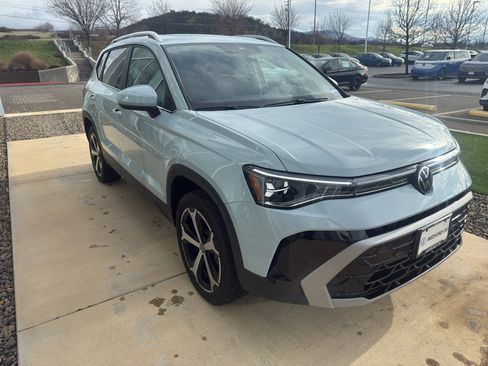 New 2026 Volkswagen Taos SEL image 3