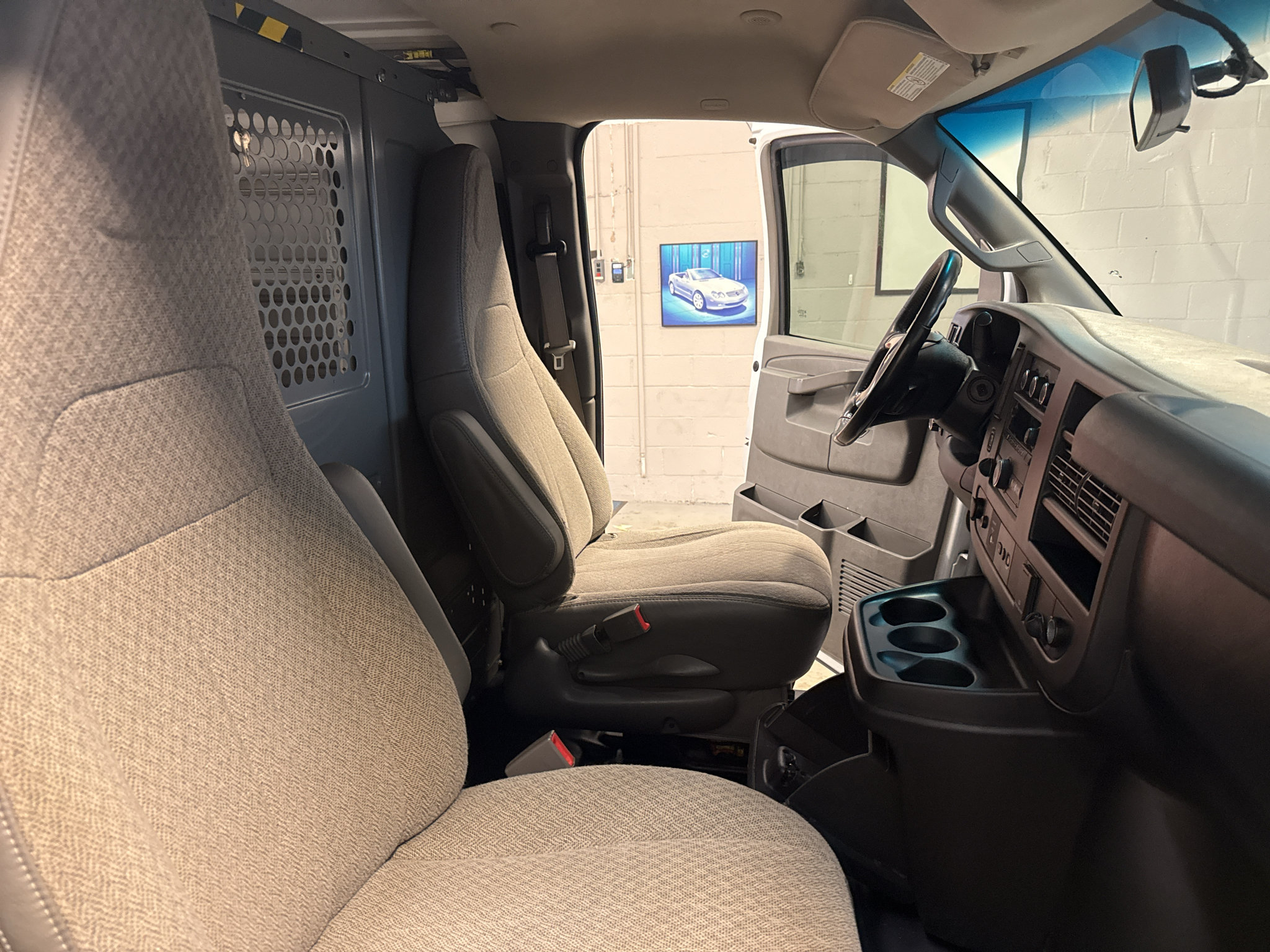 Used 2019 Chevrolet Express 2500 w/ Enhanced Convenience Package RWD image 16