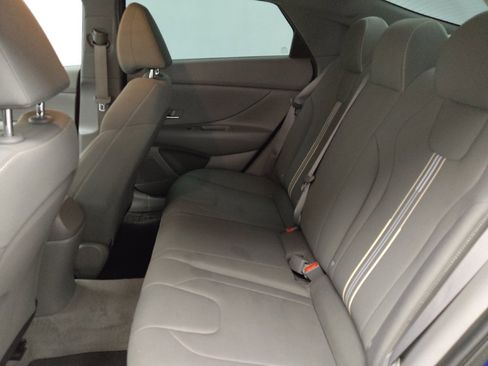 Used 2023 Hyundai Elantra SEL w/ Preferred Accessory Package FWD image 18