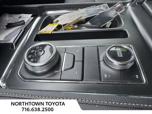 Used 2024 Ford Expedition XLT AWD/4WD image 31