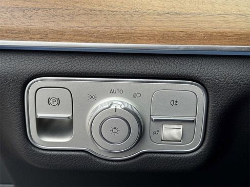 Used 2024 Mercedes-Benz GLE 350 4MATIC w/ Winter Package image 29