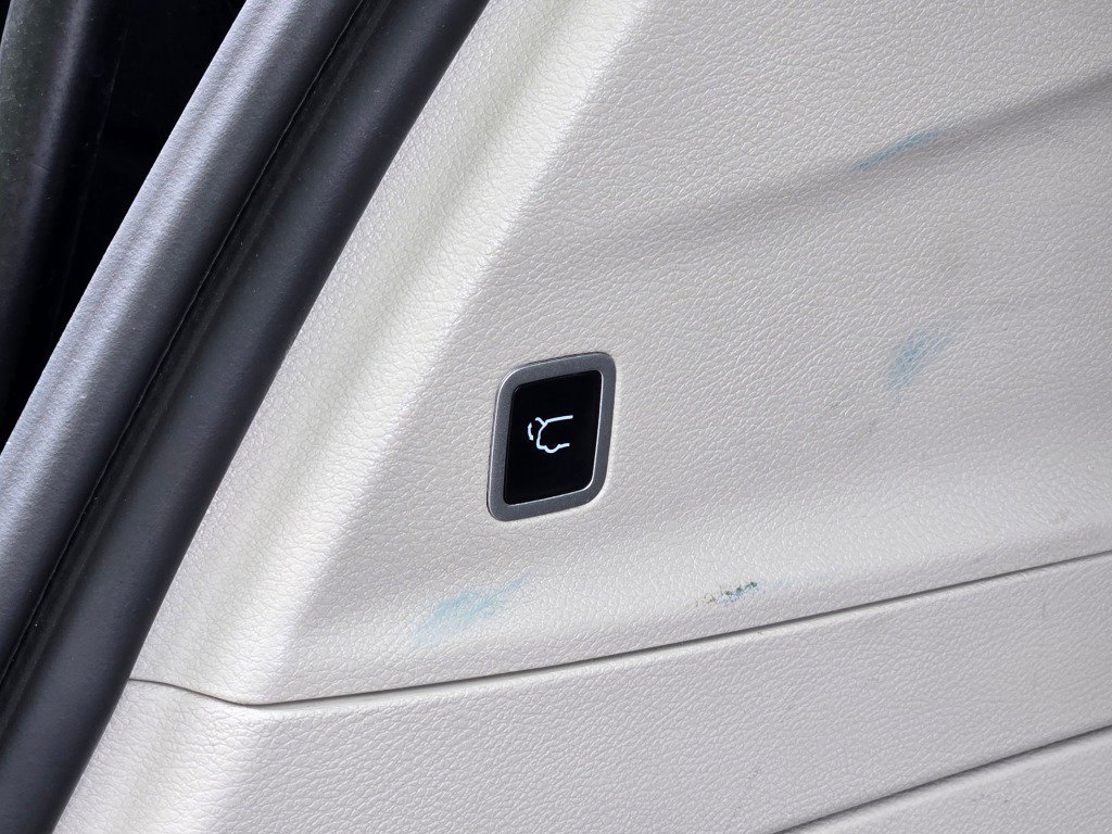 Used 2024 Chrysler Pacifica Touring-L FWD image 13