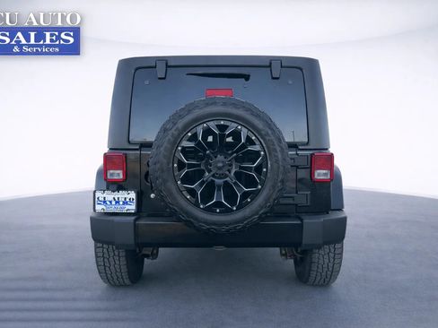 Used 2018 Jeep Wrangler Unlimited Sahara w/ Connectivity Group image 6