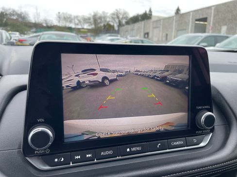 Used 2025 Nissan Rogue SV image 25