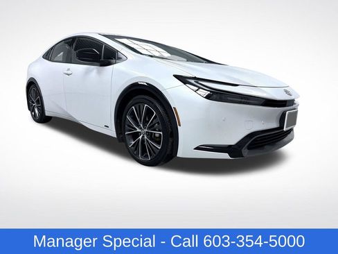 Used 2024 Toyota Prius XLE image 1