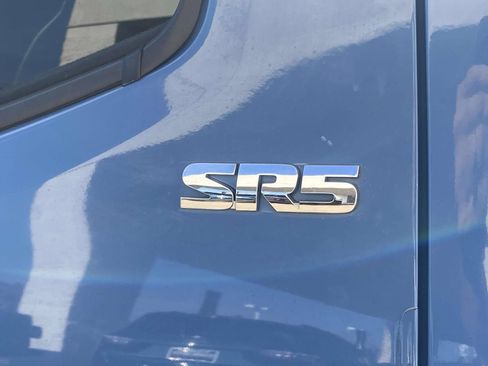 Used 2019 Toyota Tacoma SR5 RWD image 11