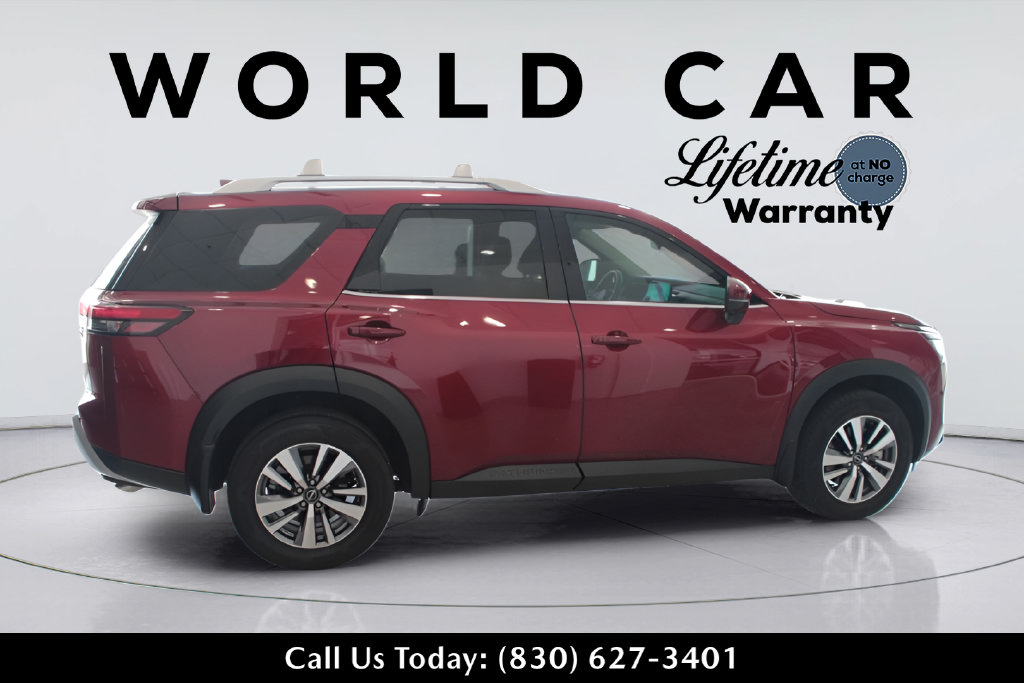 Used 2024 Nissan Pathfinder SL FWD image 2