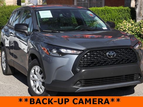 Used 2022 Toyota Corolla Cross L image 2