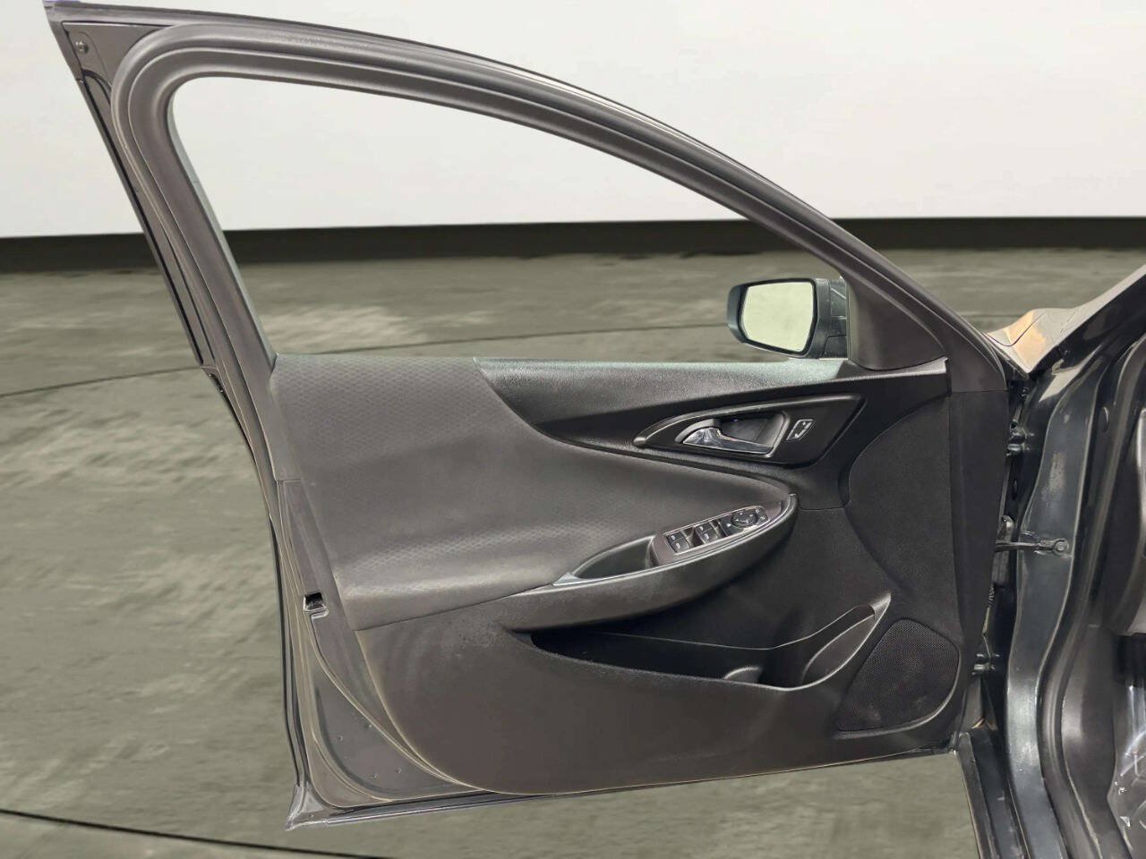 Used 2018 Chevrolet Malibu LT FWD image 13