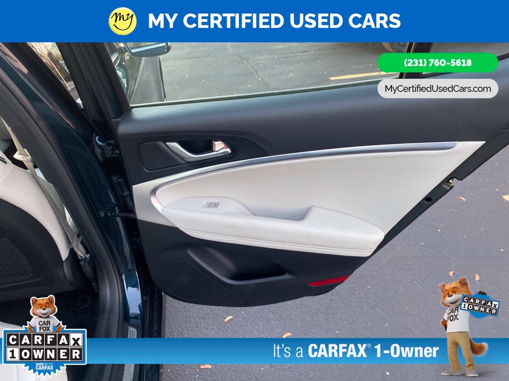 Used 2025 Genesis G70 2.5T RWD image 21