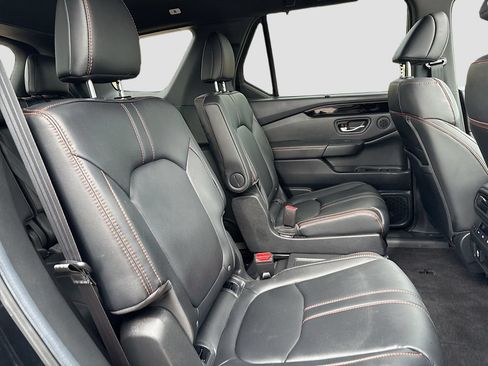 Used 2025 Honda Pilot TrailSport image 28