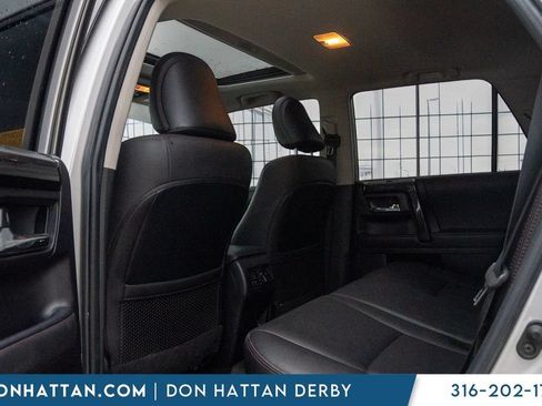 Used 2021 Toyota 4Runner TRD Off-Road Premium w/ Moonroof Package AWD/4WD image 21